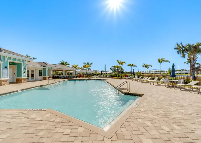 Coastal Venice Villa With Patio And Resort Amenities!
