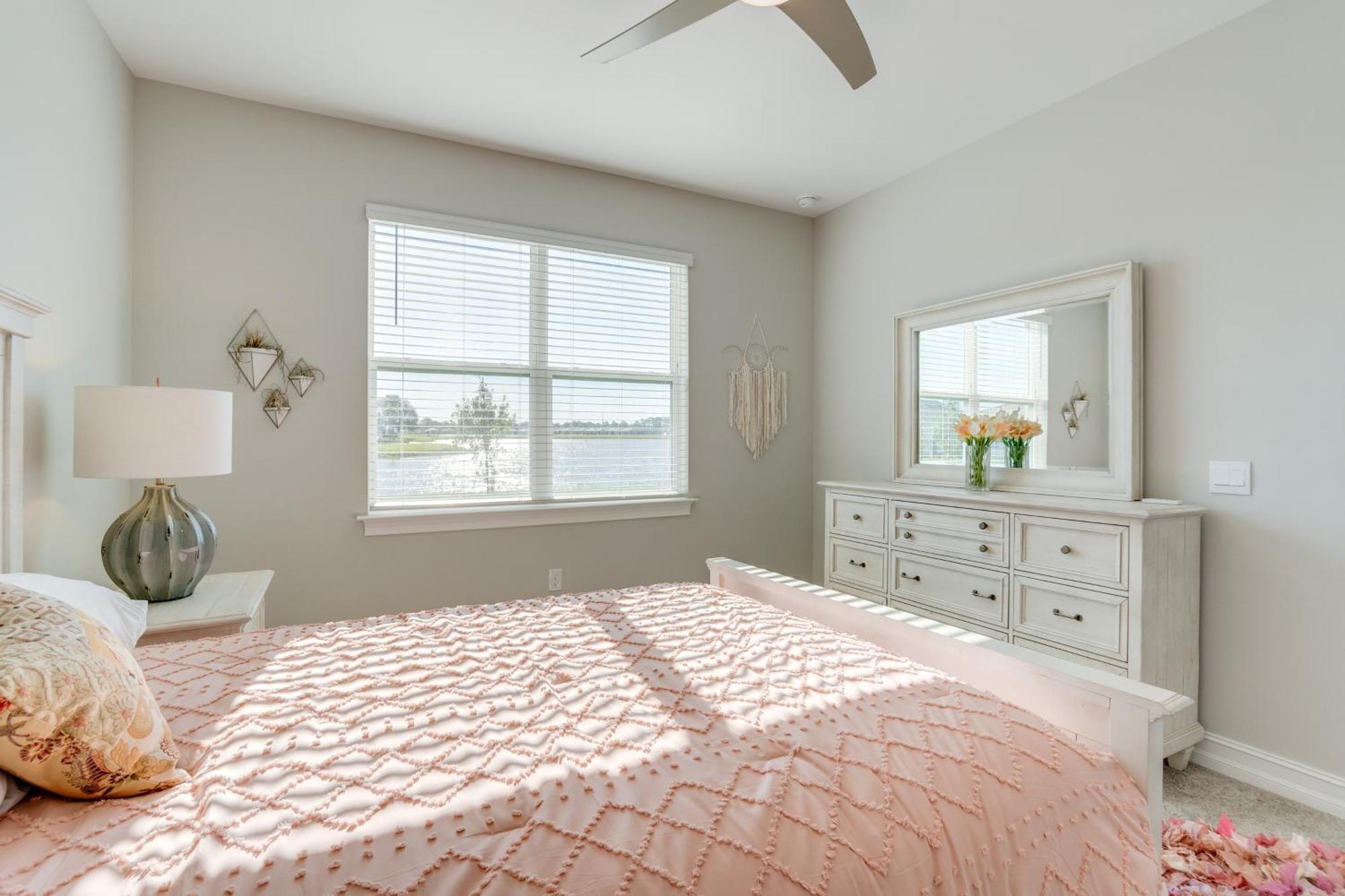 Coastal With Patio And Amenities! Venice