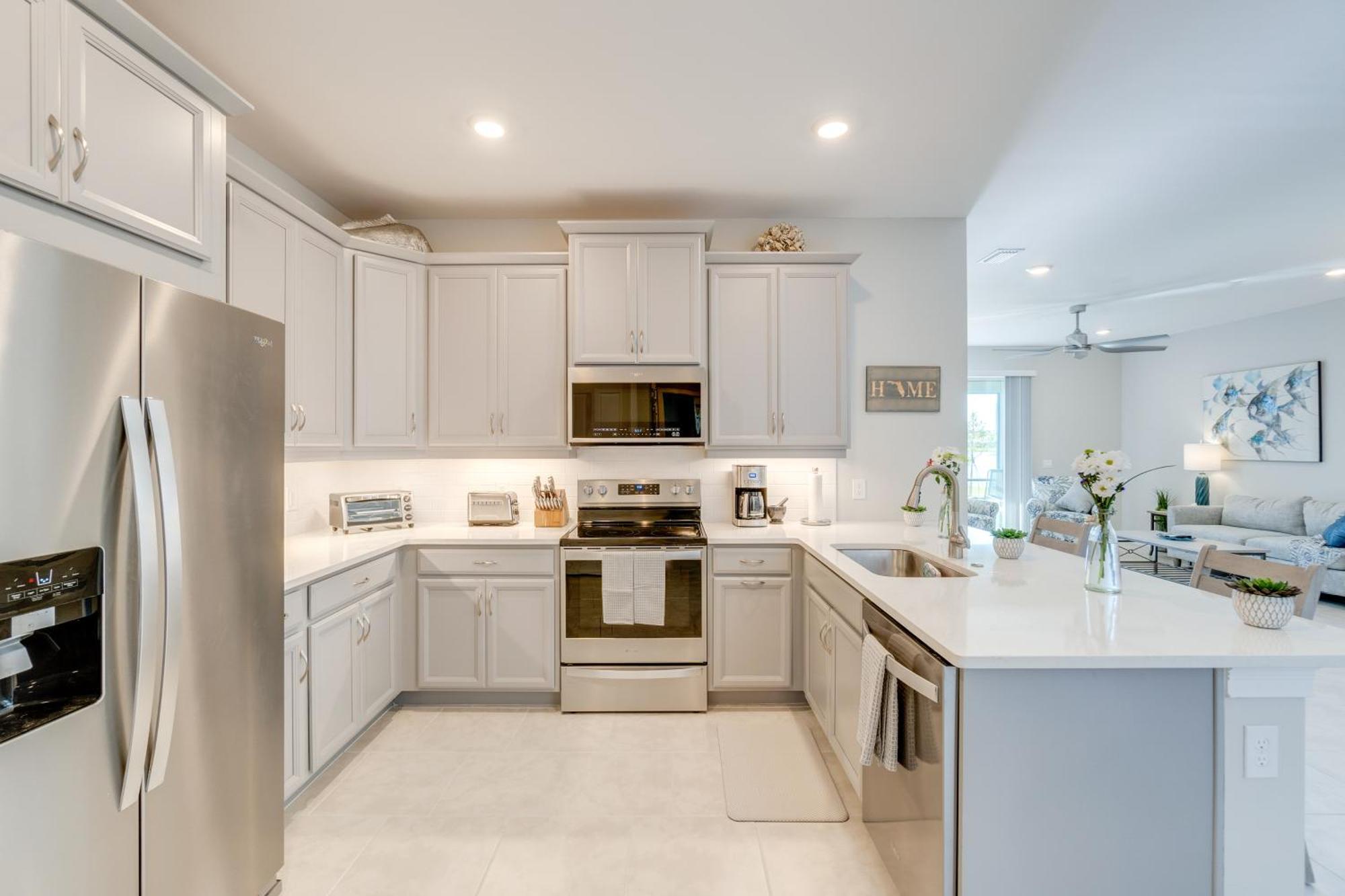 Coastal With Patio And Amenities! * Venice